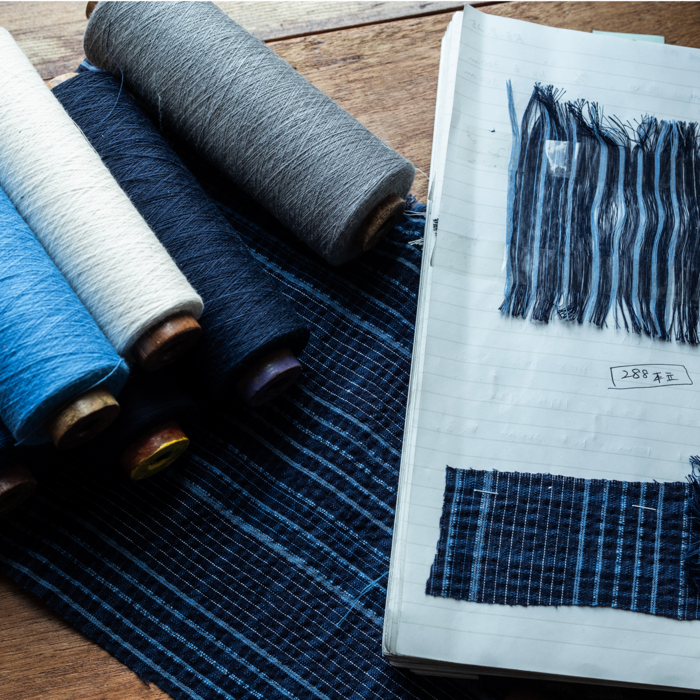 暮らしの布図鑑　阿波の藍しじら格子
